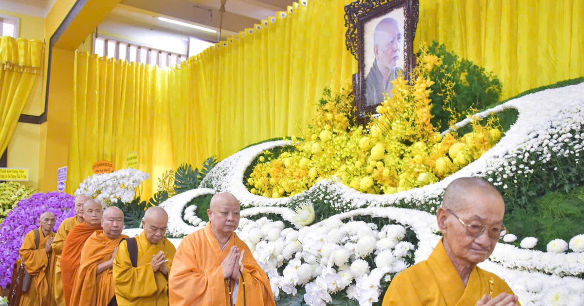 C&aacute;c đo&agrave;n viếng tang trưởng l&atilde;o h&ograve;a thượng Th&iacute;ch Tr&iacute; Tịnh tại ch&ugrave;a Vĩnh Nghi&ecirc;m