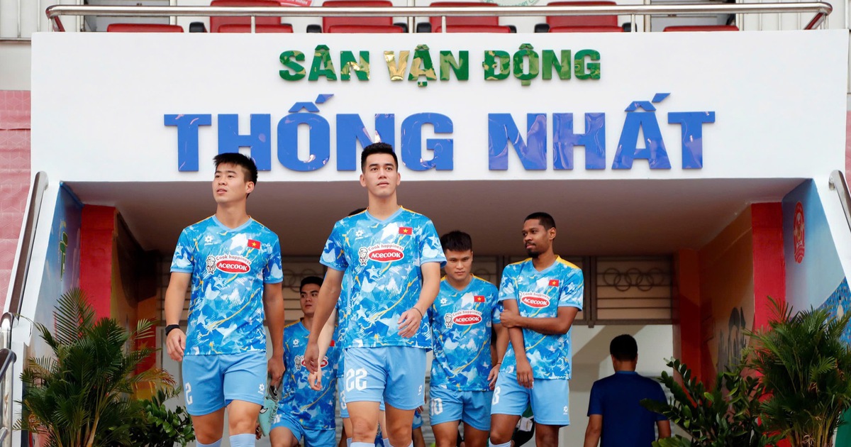 Đội tuyển Việt Nam và ông Kim tặng quà đặc biệt đến người hâm mộ TP.HCM