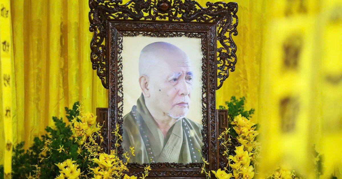 Tiền ph&uacute;ng điếu trưởng l&atilde;o h&ograve;a thượng Th&iacute;ch Tr&iacute; Tịnh d&ugrave;ng cứu trợ đồng b&agrave;o thi&ecirc;n tai