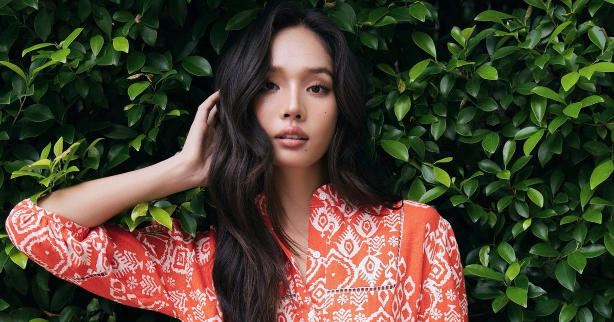 Váy hoa nhí, đầm họa tiết nổi bật mùa thu