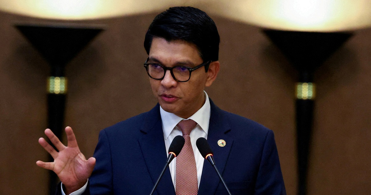 Rộ tin Tổng thống Madagascar ra nước ngo&agrave;i giữa sức &eacute;p từ chức