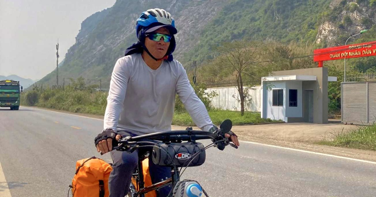 &Ocirc;ng gi&aacute;o về hưu đạp xe 50 km/ng&agrave;y: Th&iacute;ch phượt đường đ&egrave;o, chạy bộ băng rừng