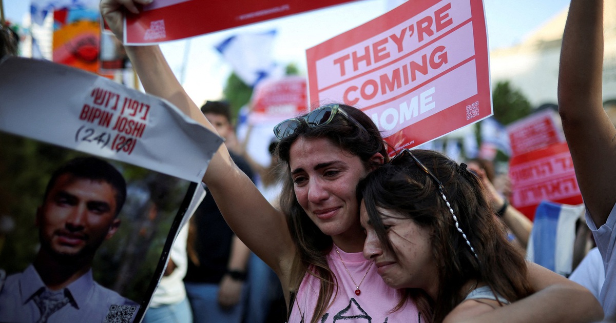 Người Israel, Palestine vỡ &ograve;a ch&agrave;o đ&oacute;n con tin, t&ugrave; nh&acirc;n trở về