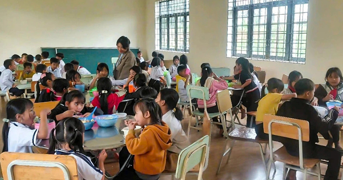 Bữa cơm trưa miễn phí ở lưng chừng núi