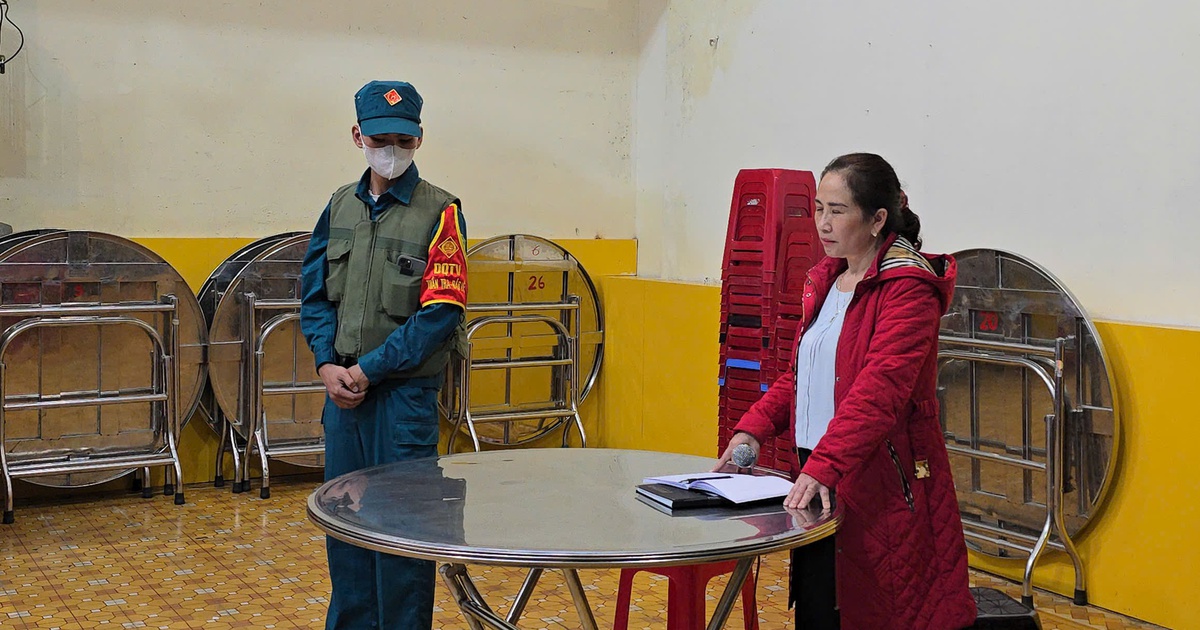 Thực phẩm bẩn vào trường học: Ai phụ trách trường khi gia hạn tạm đình chỉ hiệu trưởng?