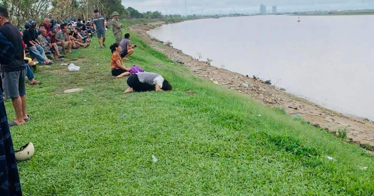 Vụ cha &ocirc;m 2 con nhảy cầu Bến Thuỷ: Nỗi đau người ở lại