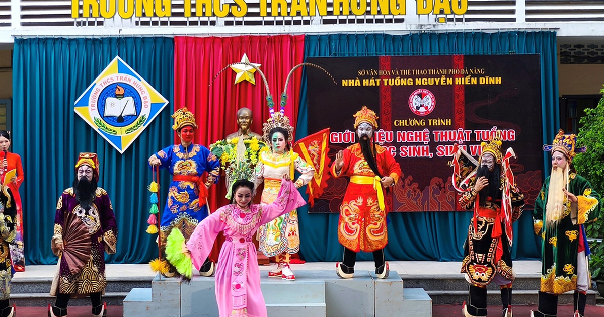 Chuyện nghệ nhân gen Z: Đưa tuồng xuống phố, vào trường học