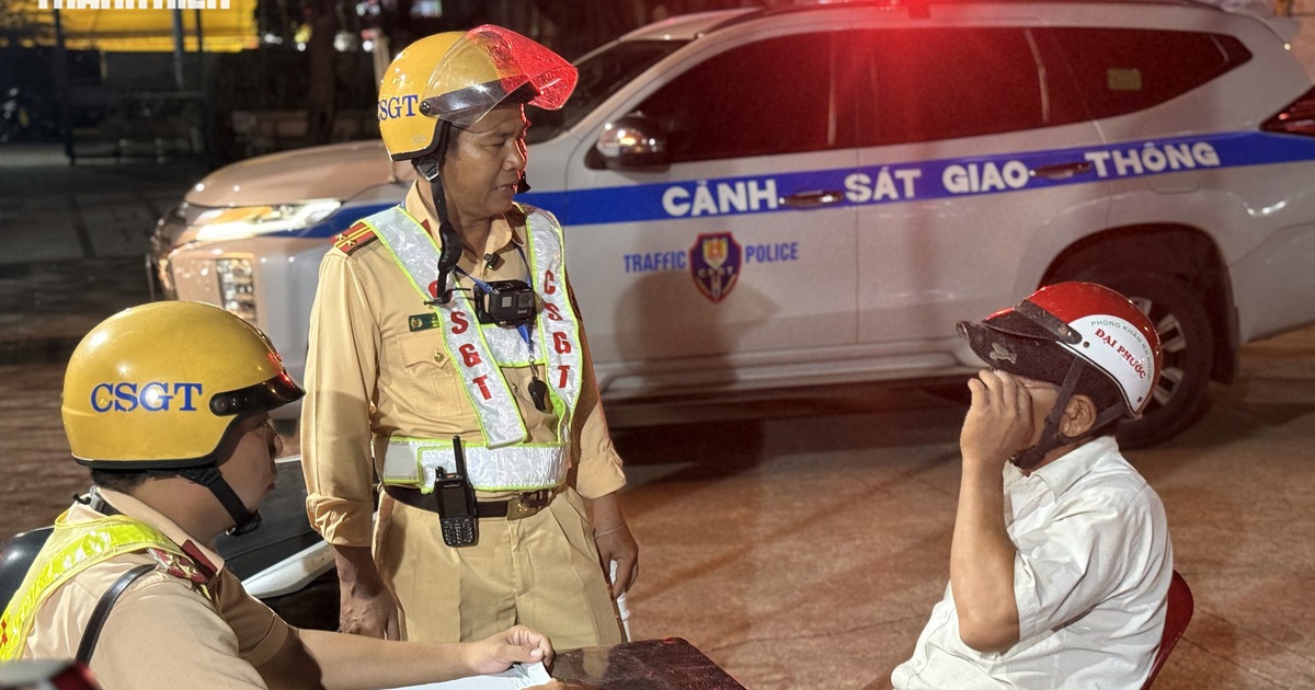 Bị CSGT phạt nồng độ cồn, người say c&atilde;i: &#039;T&ocirc;i uống nhưng đi đ&uacute;ng, phải th&ocirc;ng cảm&#039;