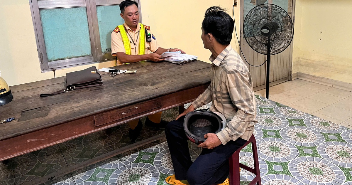 Uống v&igrave; nể bạn, người đ&agrave;n &ocirc;ng bị CSGT phạt nồng độ cồn kịch khung