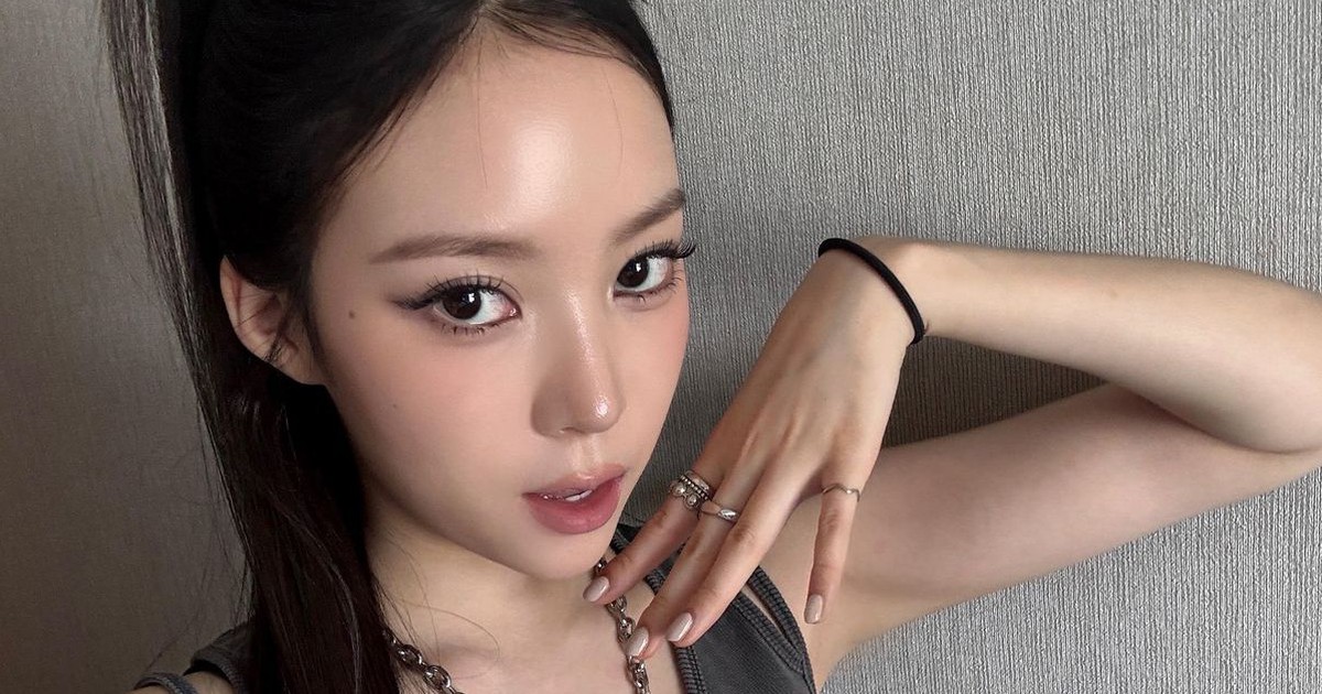 Jisoo, Karina và loạt idol Hàn đang thổi bùng xu hướng trang điểm mắt khói