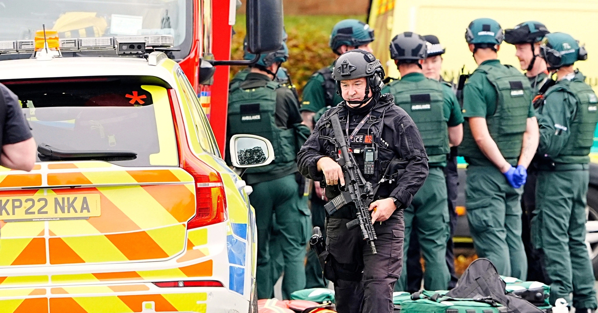 Tấn c&ocirc;ng chết người ngay gi&aacute;o đường Do Th&aacute;i tại Anh, ch&iacute;nh phủ họp khẩn