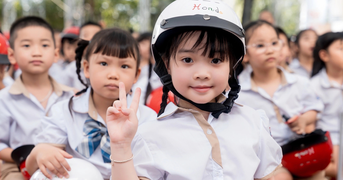 Tặng 1,8 triệu mũ bảo hiểm cho học sinh lớp 1
