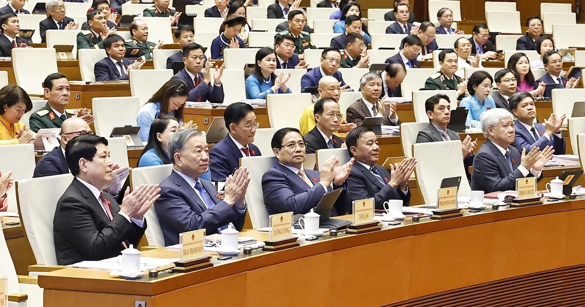 Tin tức đặc biệt tr&ecirc;n b&aacute;o in Thanh Ni&ecirc;n 21.10.2025