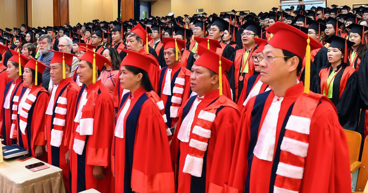 Học bác sĩ nội trú, tiến sĩ các ngành y dược tốn bao nhiêu tiền?