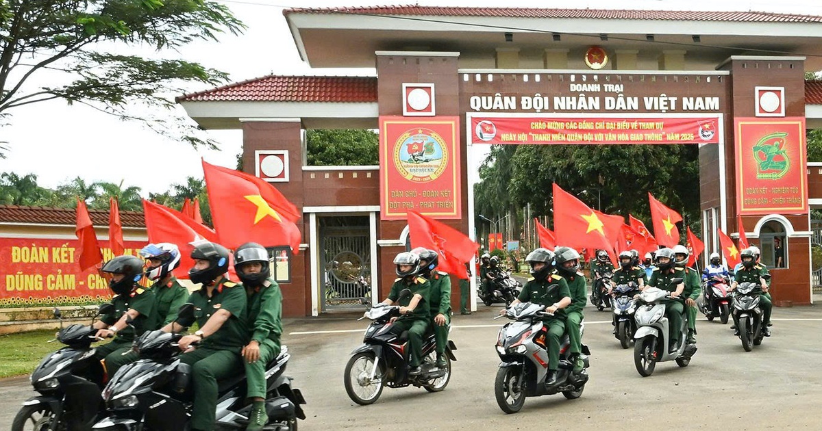 Thanh niên quân đội ứng xử văn hóa trong mọi tình huống giao thông