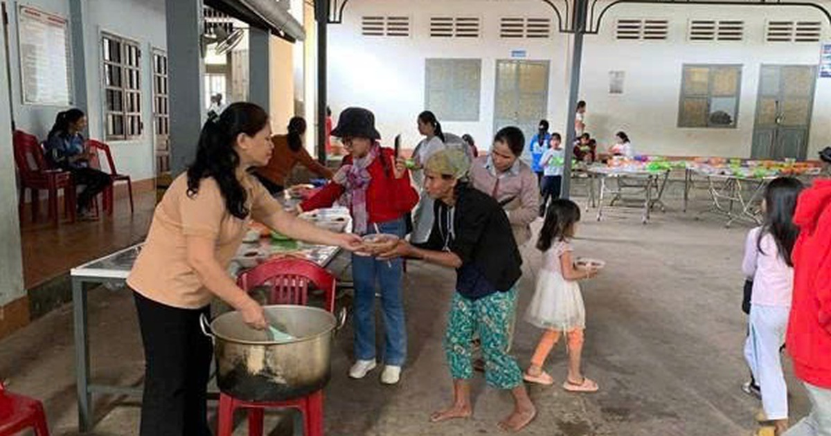 Mang yêu thương đến người nghèo, câu chuyện 'cho đi' của một cô giáo