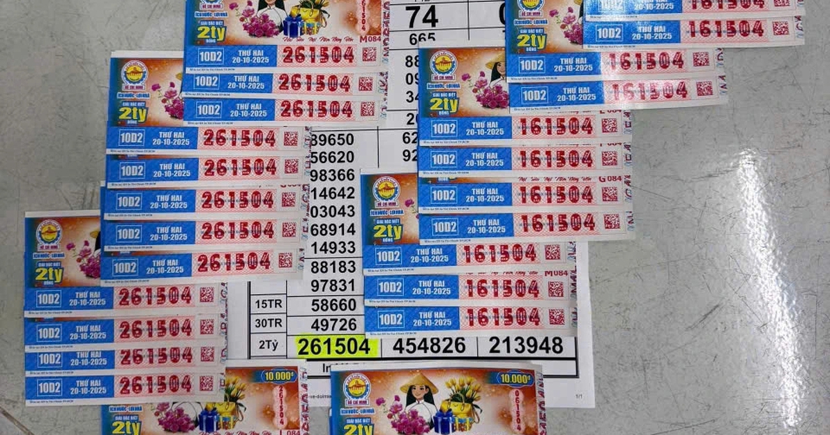 Tr&uacute;ng độc đắc 14 tờ xổ số miền Nam, người đ&agrave;n &ocirc;ng TP.HCM nhận h&agrave;ng chục tỉ