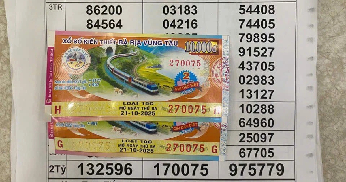 Vừa c&oacute; kết quả xổ số miền Nam ng&agrave;y 21 th&aacute;ng 10, kh&aacute;ch TP.HCM liền đi đổi thưởng