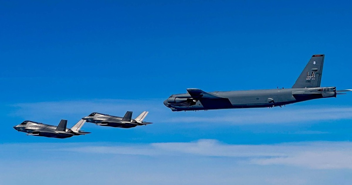 Pháo đài bay B-52 tập trận tấn công gần Venezuela giữa căng thẳng