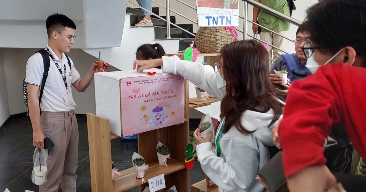 Gian hàng 'không người bán', đem lợi nhuận giúp trẻ em nghèo