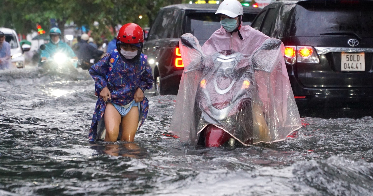 Dự b&aacute;o thời tiết TP.HCM: Đề ph&ograve;ng ngập nước 3 ng&agrave;y tới do mưa r&agrave;o, triều cường
