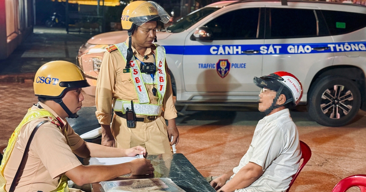 Nam thanh ni&ecirc;n đ&ograve;i CSGT TP.HCM lập bi&ecirc;n bản m&agrave;u hồng: Thực tế bi&ecirc;n bản m&agrave;u g&igrave;?
