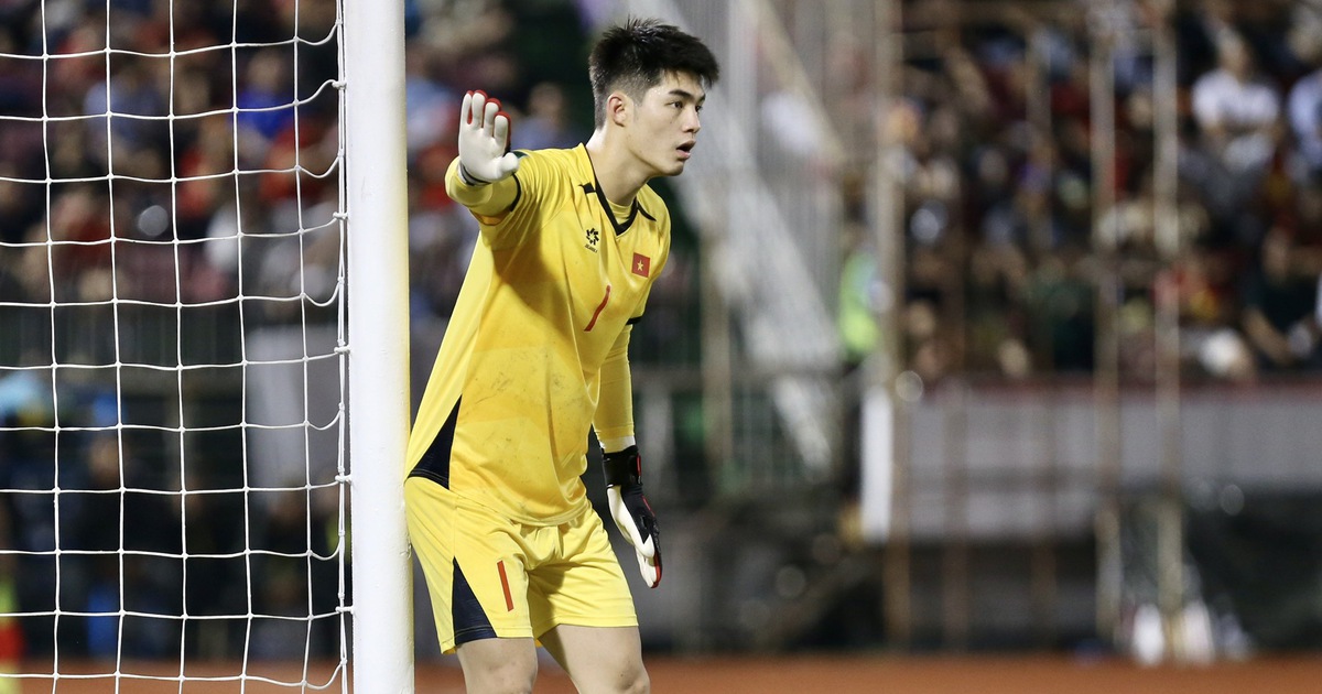 Vị trí nhạy cảm nhất đội tuyển Việt Nam: Thời của thủ môn cao 1,91 m đã đến?