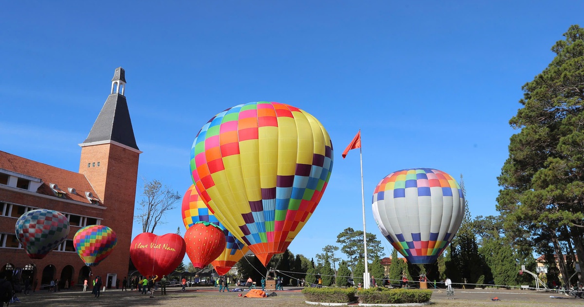 Lễ hội khinh kh&iacute; cầu Đ&agrave; Lạt 2025: Bầu trời ng&agrave;n sắc m&agrave;u chờ du kh&aacute;ch check-in