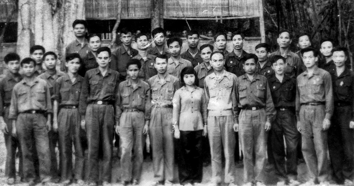 Những câu chuyện thời hoa lửa: Quyển nhật ký và tập thơ ghi trong lửa đạn