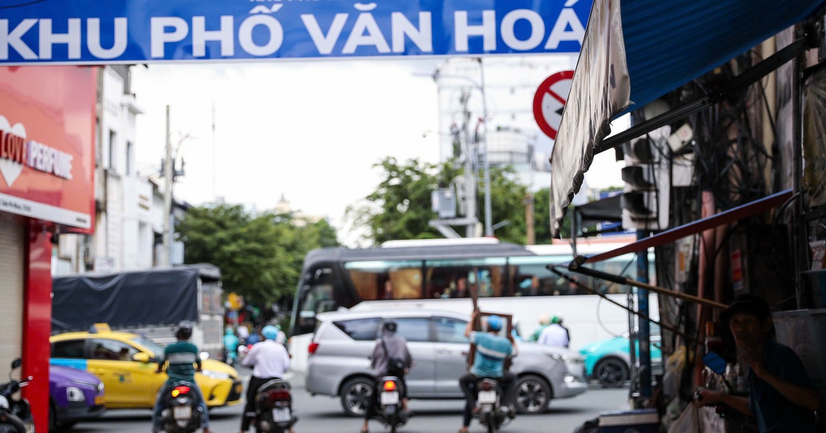 Biển b&aacute;o &#039;n&uacute;p l&ugrave;m&#039;, người d&acirc;n dễ vi phạm: Sở X&acirc;y dựng TP.HCM n&oacute;i g&igrave;?