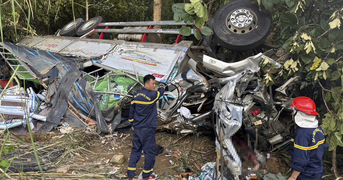 Xe tải mất l&aacute;i tr&ecirc;n QL14C, hai người tử vong