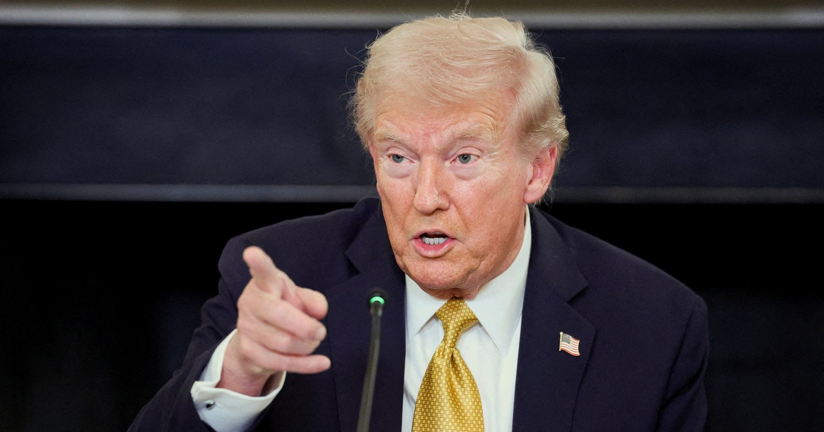 &Ocirc;ng Trump đột ngột dừng đ&agrave;m ph&aacute;n thương mại với Canada