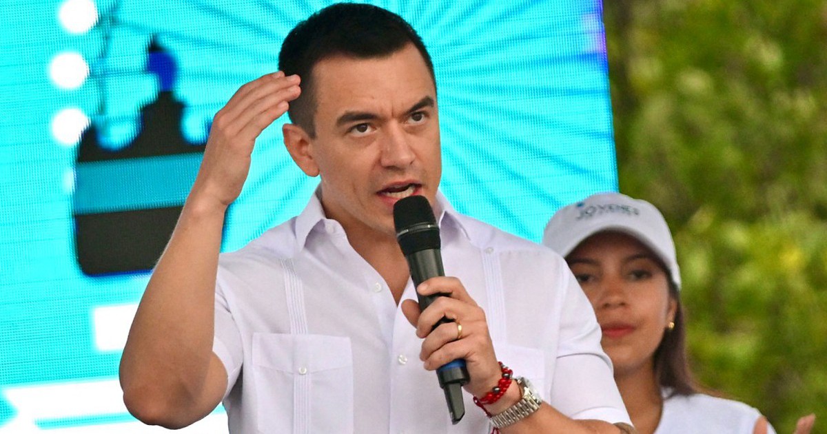 Tổng thống Ecuador đối mặt &acirc;m mưu đầu độc