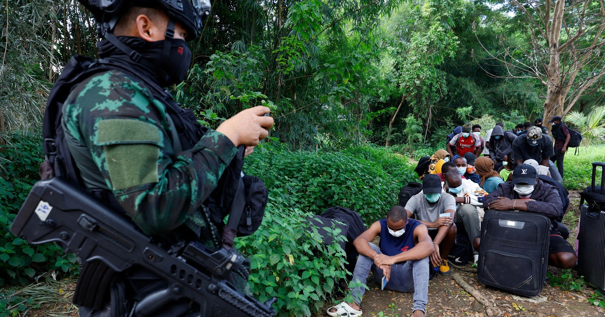 Hơn 1.000 người vượt bi&ecirc;n từ Myanmar sang Th&aacute;i Lan sau vụ đột k&iacute;ch ổ lừa đảo