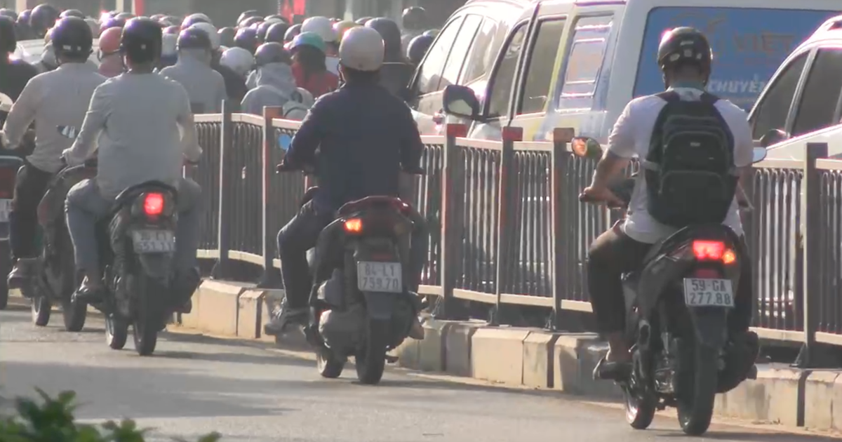 Tra cứu danh s&aacute;ch 150 xe m&aacute;y đi ngược chiều bị CSGT TP.HCM phạt nguội