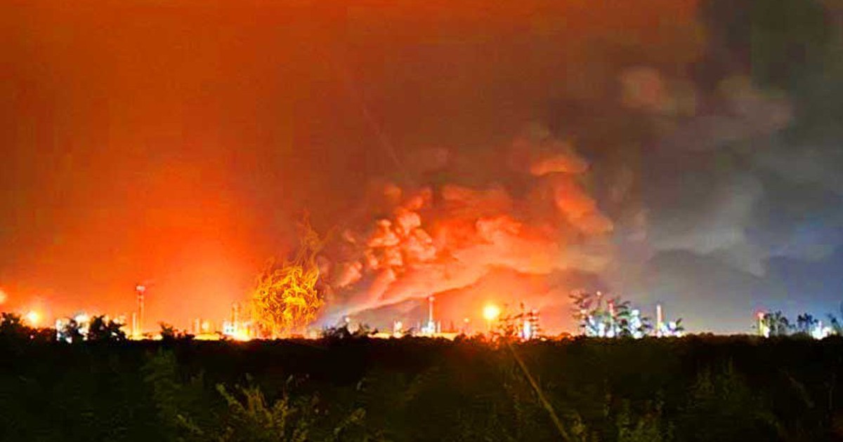 Nghi vấn ph&aacute; hoại sau c&aacute;c vụ nổ nh&agrave; m&aacute;y lọc dầu ở Hungary v&agrave; Romania