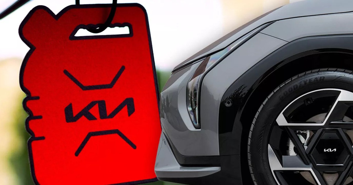 KIA tặng nước hoa... mùi xăng, giúp người dùng xe điện 'nguôi' nỗi nhớ xe xăng