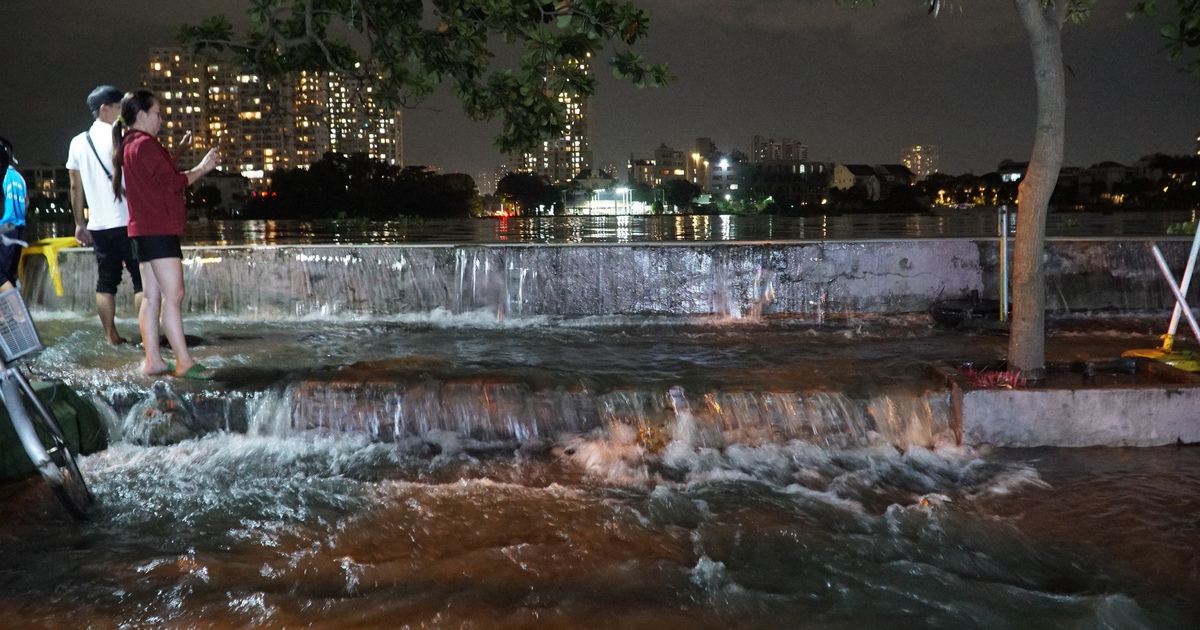 Dự b&aacute;o thời tiết TP.HCM: Triều cường d&acirc;ng cao, nhiều nơi c&oacute; thể ngập nước