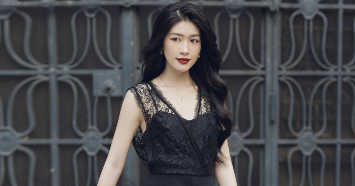 Thăng hạng nét thanh lịch với áo cổ chữ V