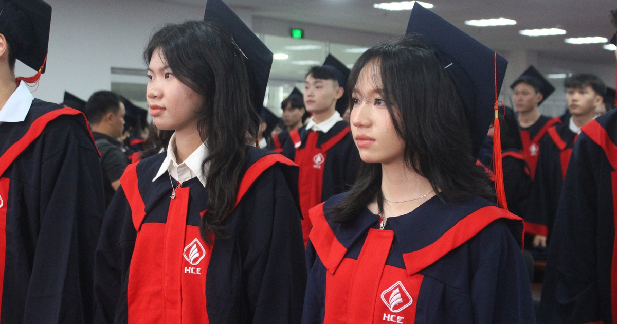 Nghỉ ngang ĐH, nữ sinh vi&ecirc;n trở th&agrave;nh thủ khoa đầu ra của trường CĐ