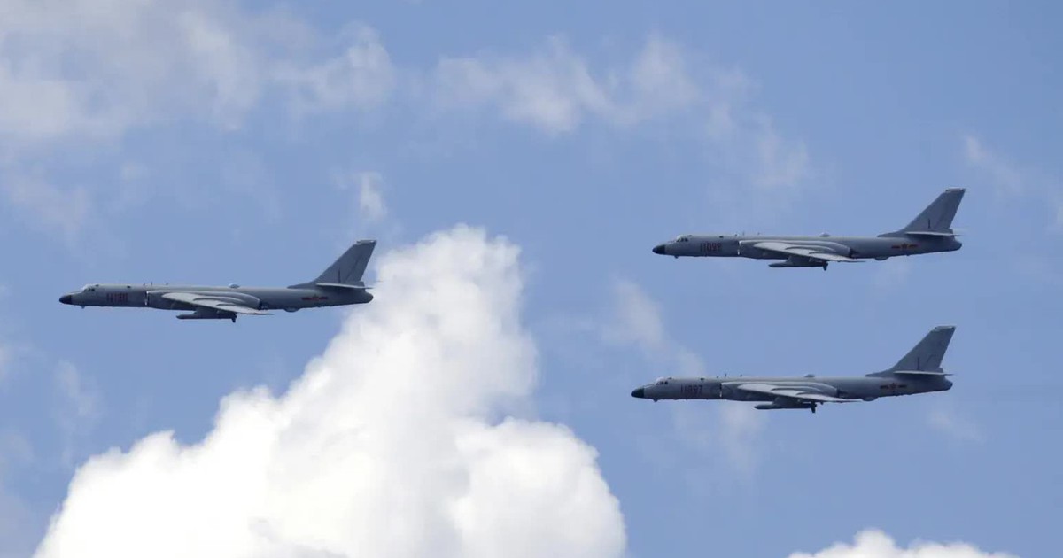 Oanh tạc cơ chiến lược Trung Quốc tập trận tấn c&ocirc;ng gần Đ&agrave;i Loan