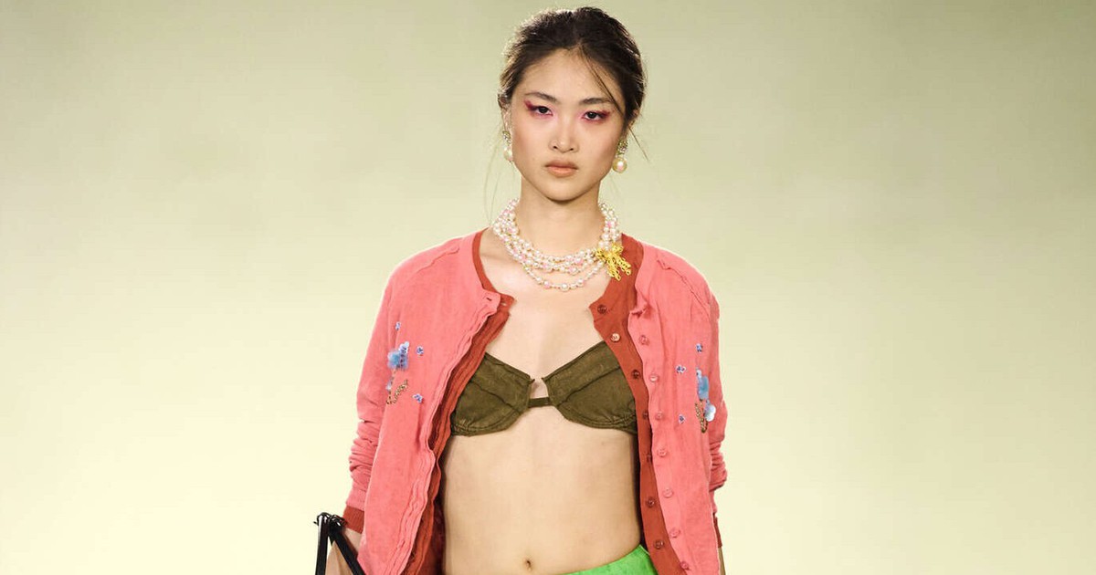 Áo khoác dáng ngắn mẫu áo lý tưởng giúp nàng đón gió  mùa