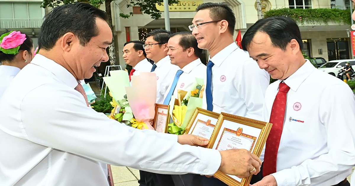 EVNHCMC được tuy&ecirc;n dương điển h&igrave;nh &lsquo;D&acirc;n vận kh&eacute;o&rsquo; năm 2025