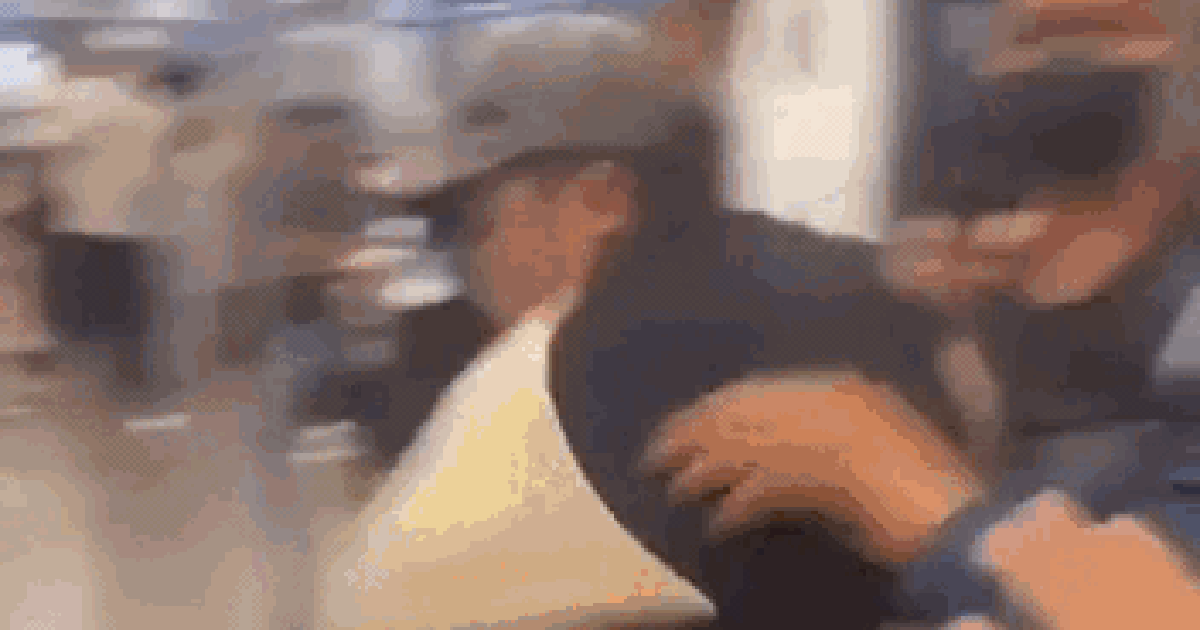 Khởi tố vụ 2 người h&agrave;nh hung bảo vệ t&agrave;u metro ở TP.HCM