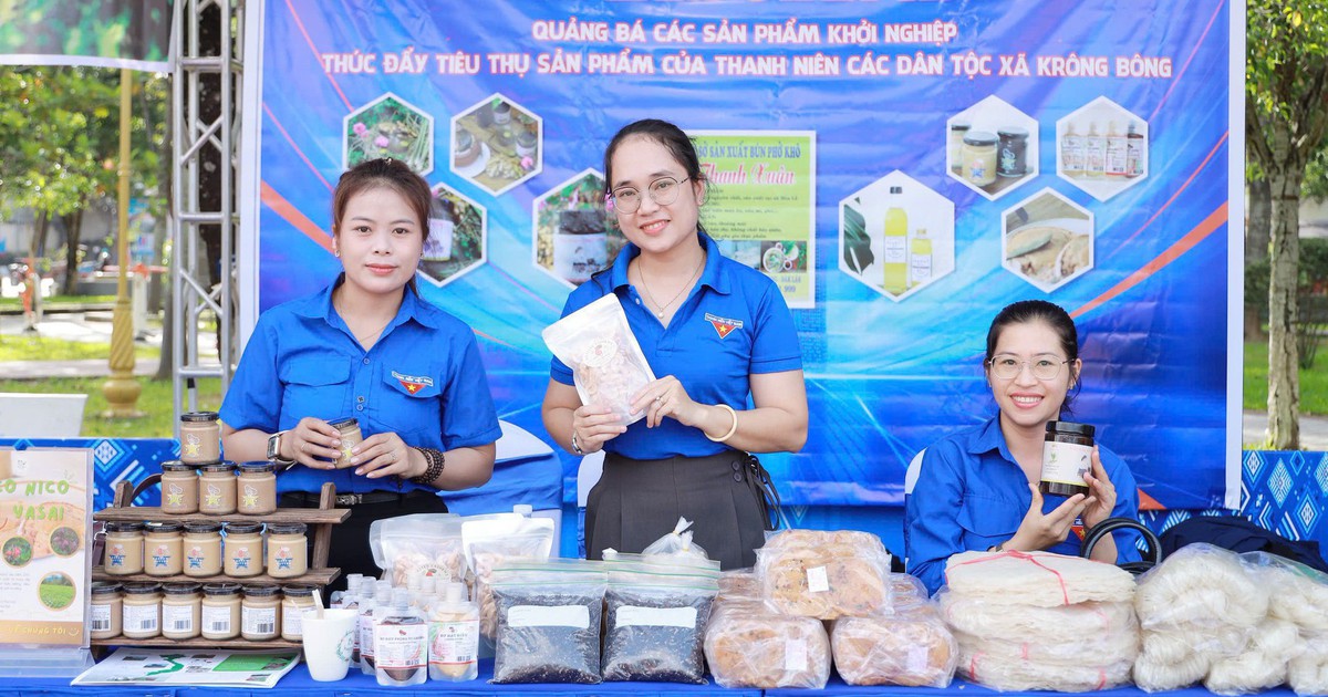 Từ hỗ trợ khởi nghiệp đến cùng khởi nghiệp: Câu chuyện từ một quán cà phê nhỏ ở xã