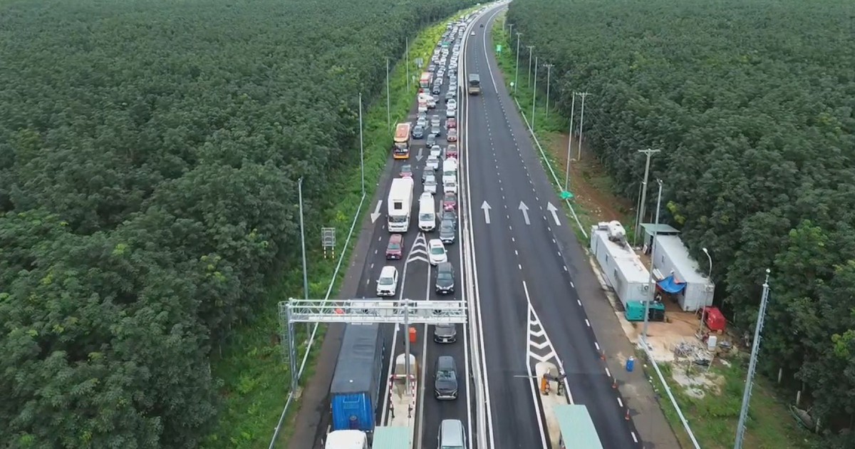 Th&iacute; điểm cấm xe tải, xe kh&aacute;ch chạy l&agrave;n 1 tại 2 cao tốc ph&iacute;a nam