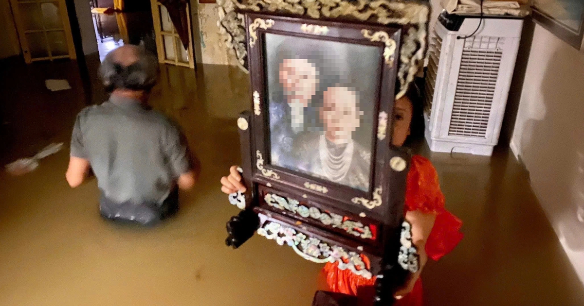 Đ&ecirc;m kh&ocirc;ng ngủ ở Huế giữa cơn lũ lịch sử: &#039;Huế ơi, đừng mưa nữa!&#039;