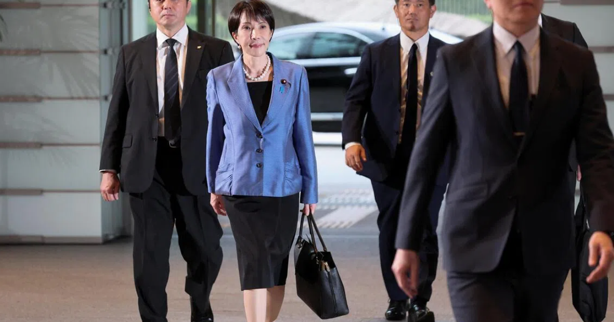 T&uacute;i x&aacute;ch nội địa Nhật Bản g&acirc;y sốt nhờ nữ thủ tướng