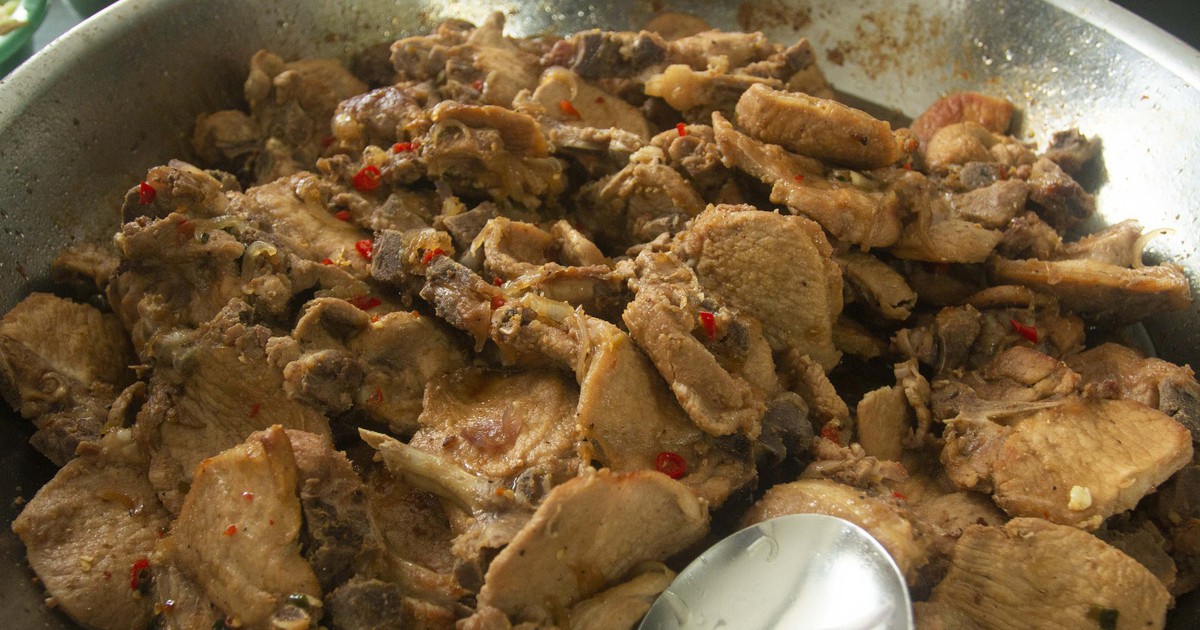 Ân tình Quảng Trị gửi vào vùng lũ Huế: 600 suất cơm nóng giữa mưa lũ