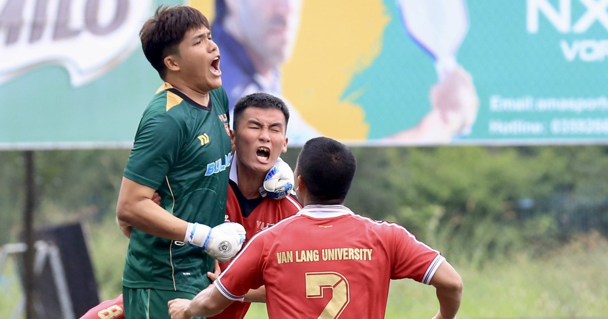 Kịch tính bóng đá sinh viên: 2 thẻ đỏ cùng 2 quả phạt đền, gay cấn đến giờ chót